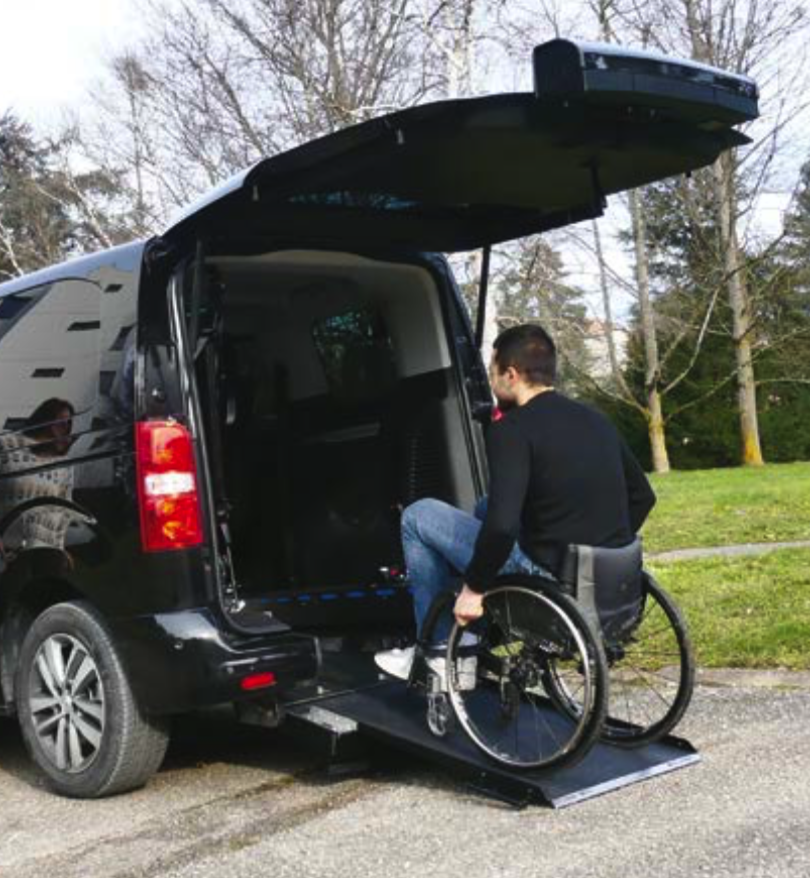 Le marchepied, une adaptation technique pour l'aide au transfert des  personnes handicapées dans leurs véhicules sur Montpellier - Aménagement et  adaptation de voiture PMR dans l'Hérault - Handi Conduite